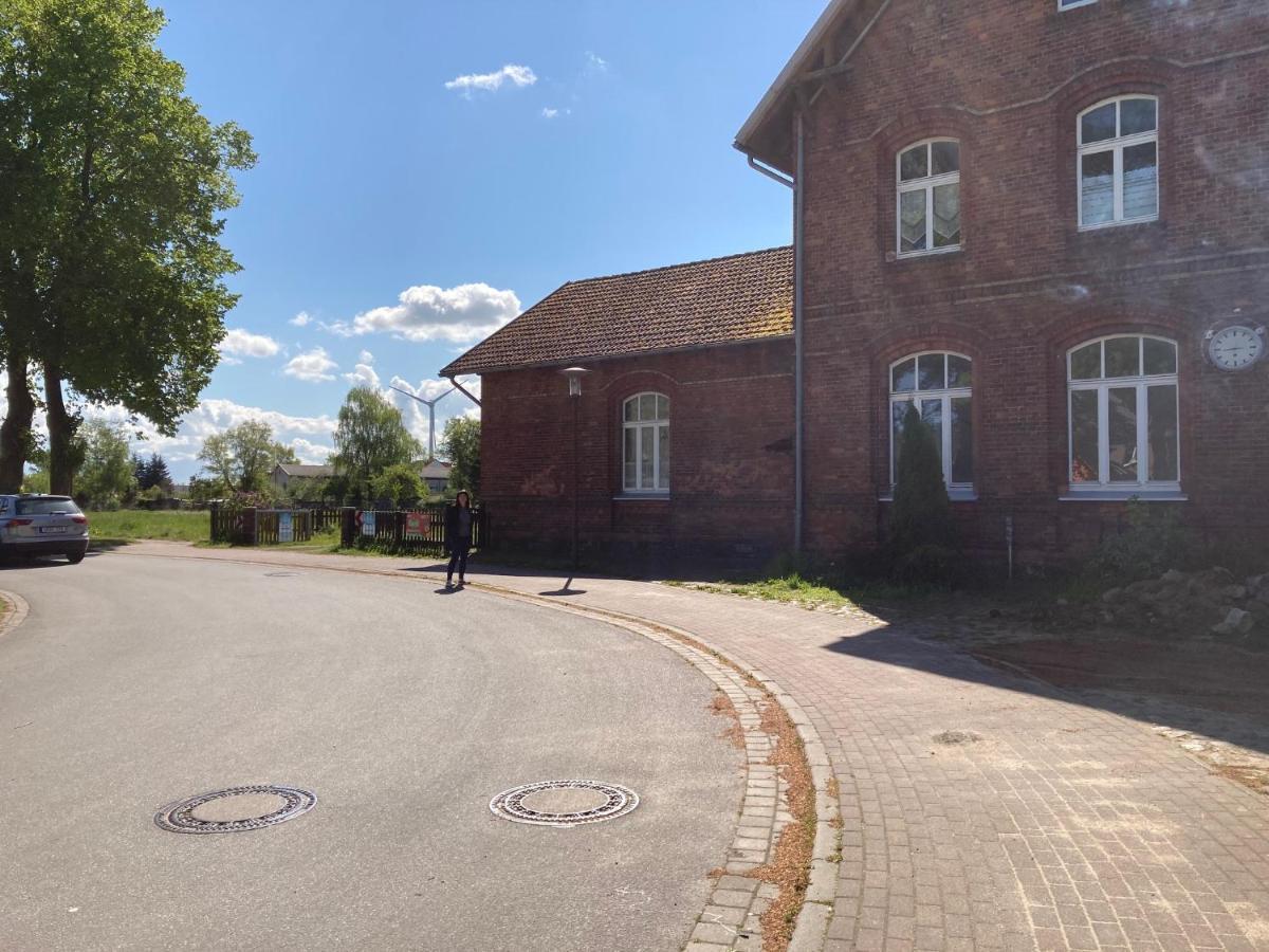 Stellplatz Am Alten Bahnhof Hotel Tribsees Екстериор снимка
